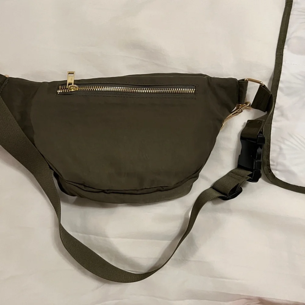 Green Belt Diaper Bag - Picture 13 of 14